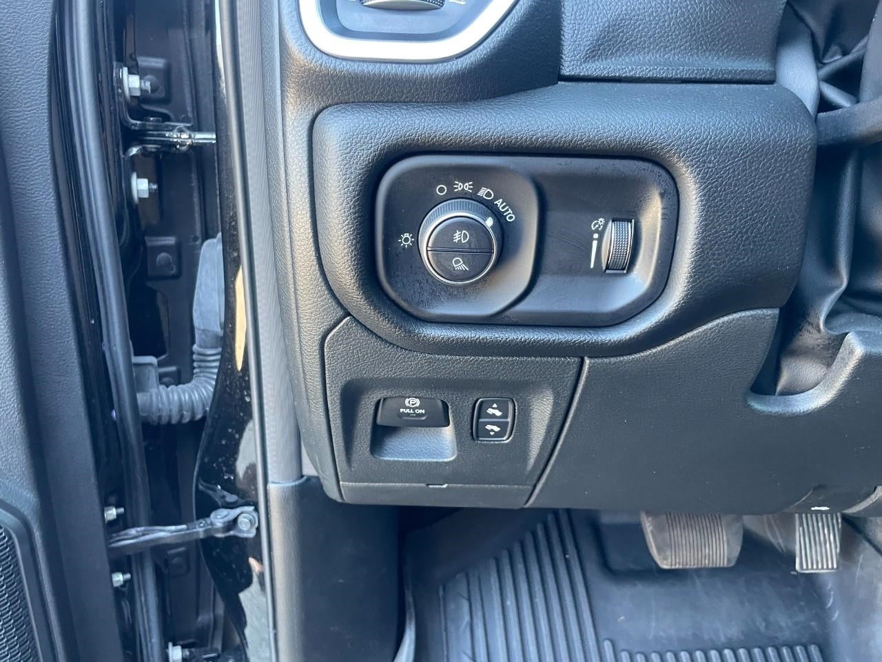 2023 RAM 1500 CREW CAB