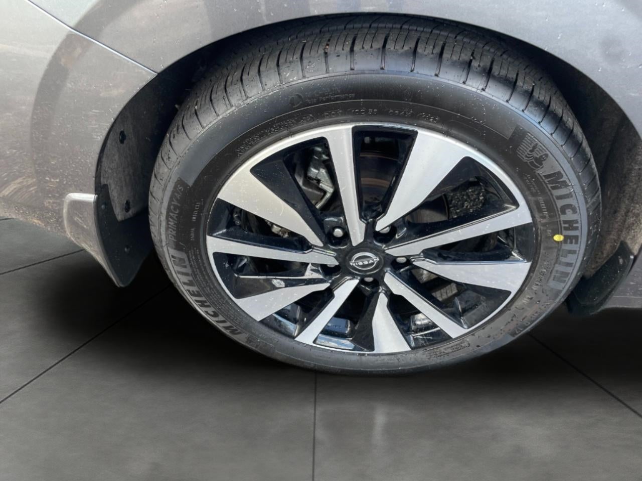 2025 Nissan Sentra SV CVT