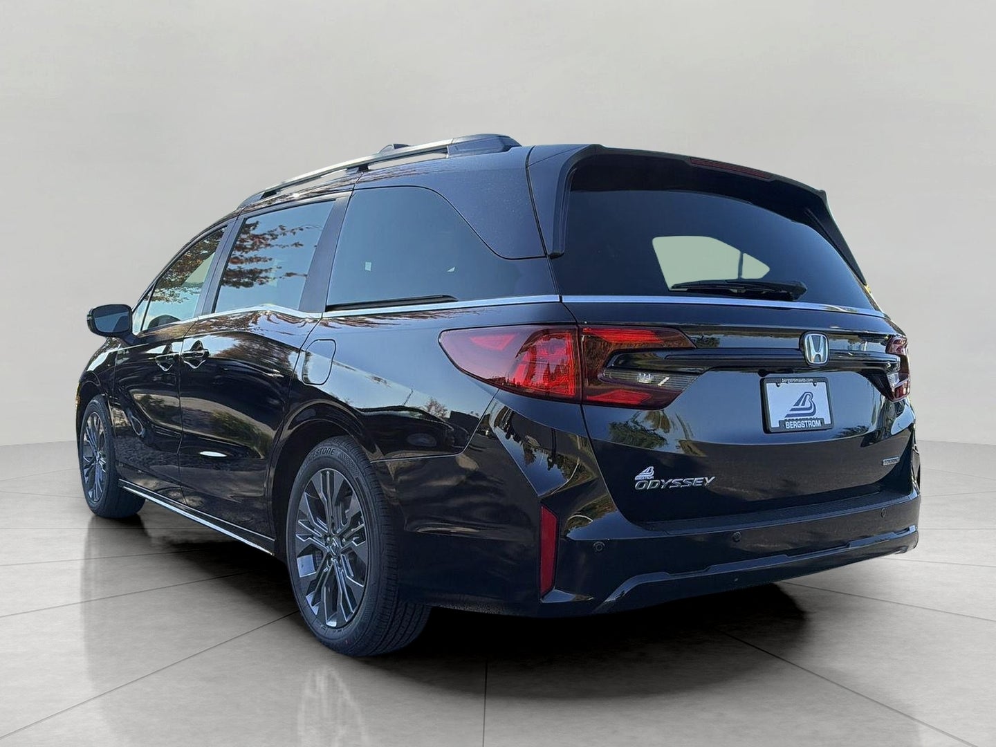 2027 Honda Odyssey Touring Auto