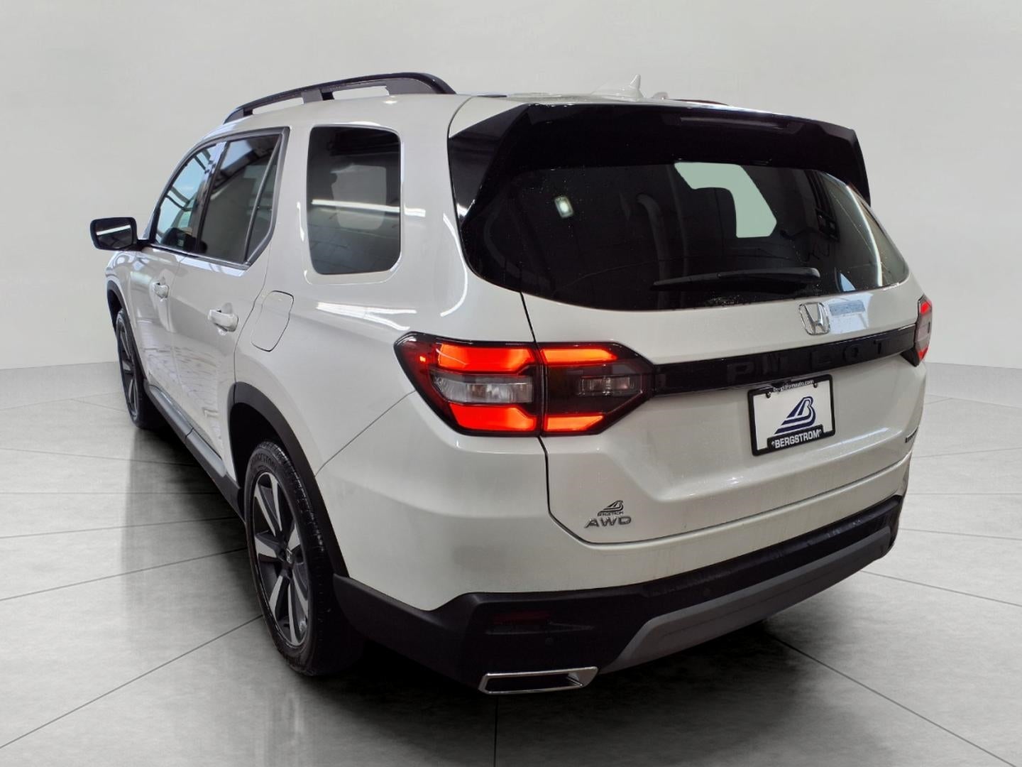 2025 Honda Pilot Touring AWD