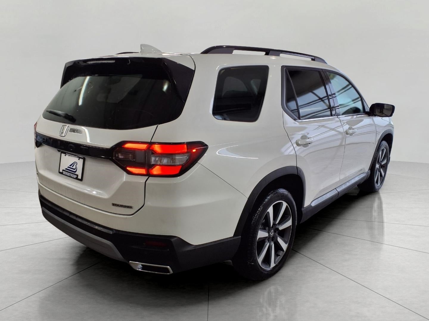 2025 Honda Pilot Touring AWD