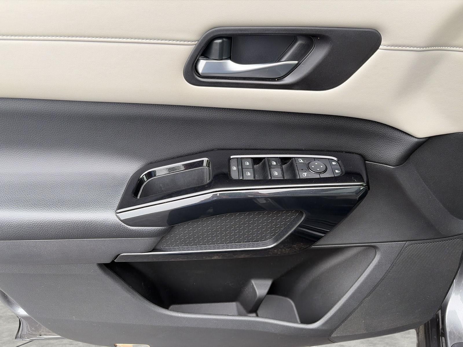 2022 Nissan Pathfinder SV 4WD