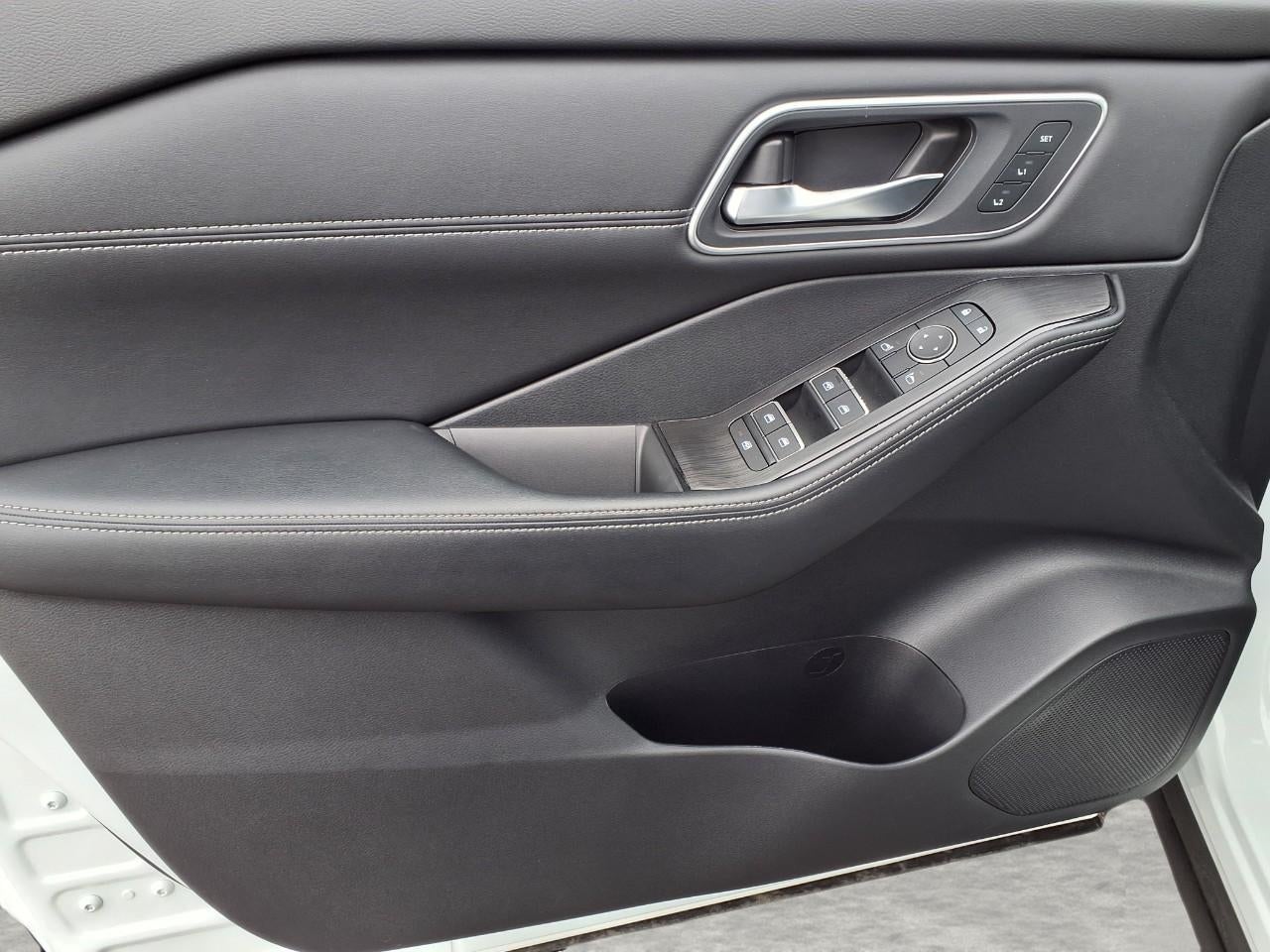 2025 Nissan Rogue AWD Platinum