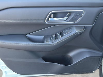 2025 Nissan Rogue AWD Platinum